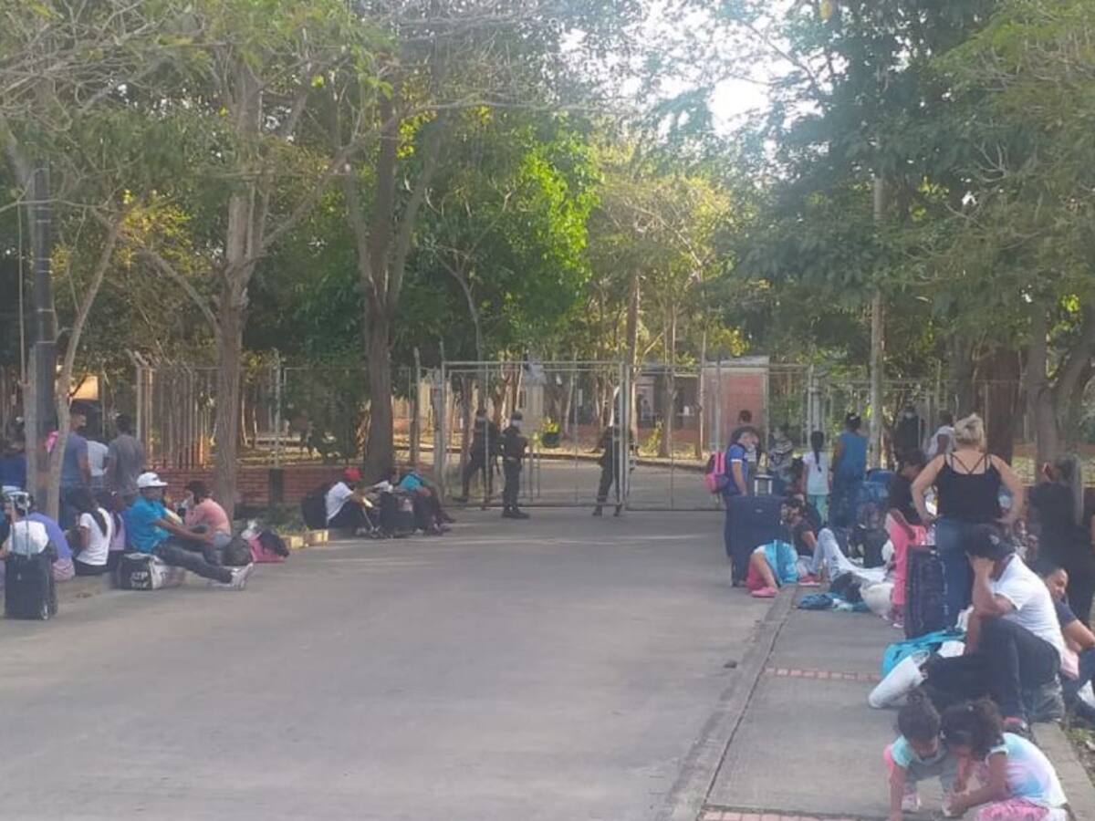 Cientos de venezolanos colapsaron frontera de Arauca y Venezuela