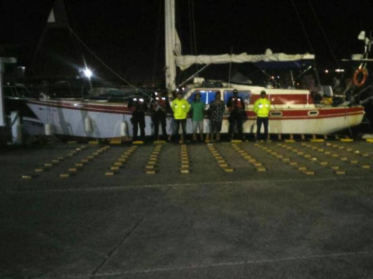 En Cartagena Armada Nacional halla cocaína a bordo de un velero de bandera de Andorra