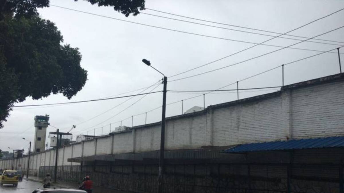 10 heridos tras amotinamiento en la cárcel modelo