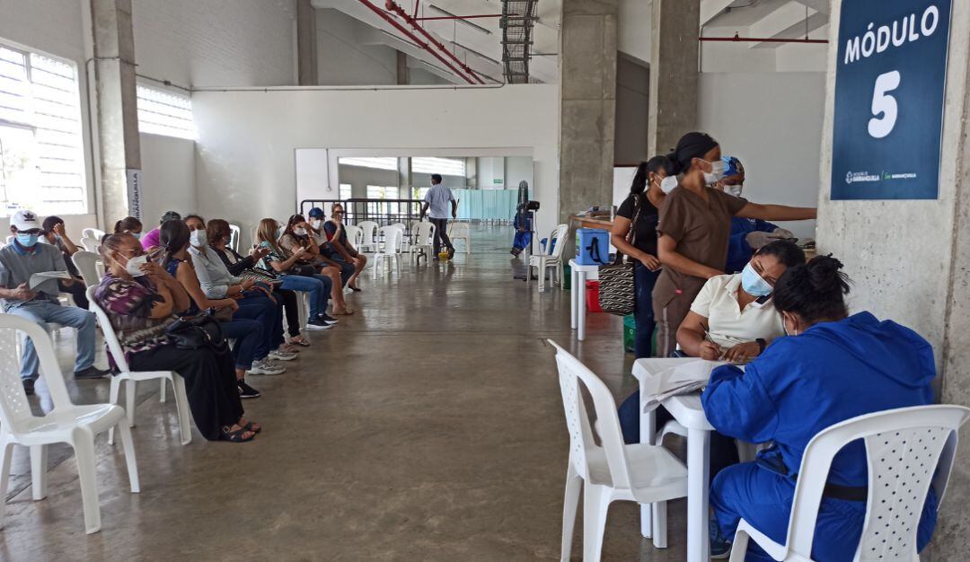 Vacunación de la etapa 3 en el estadio Romelio Martínez.