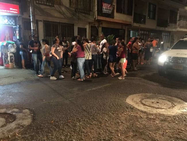 En Cali, familiares esperan información de accidentados en Quito
