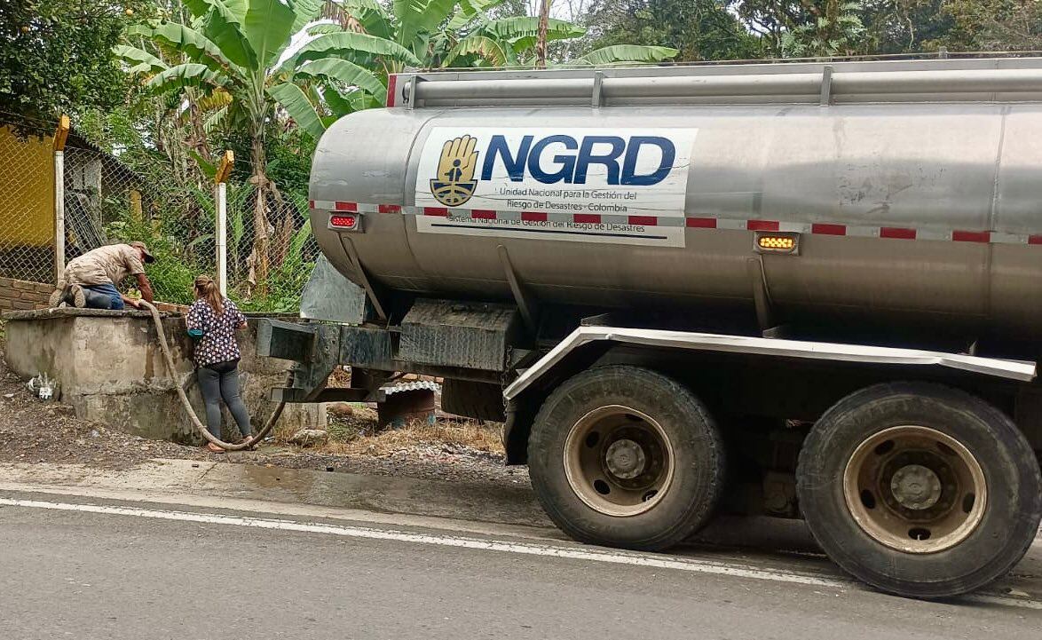 Carrotanques llevan agua potable directamente a las familias en Motavita, Moniquirá y Sogamoso.