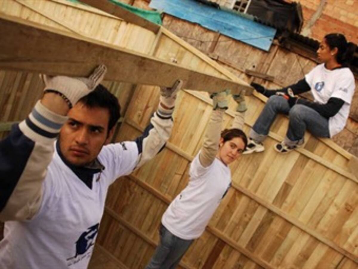 'Un techo para mi país' pretende construir mil casas en diez días en Haití