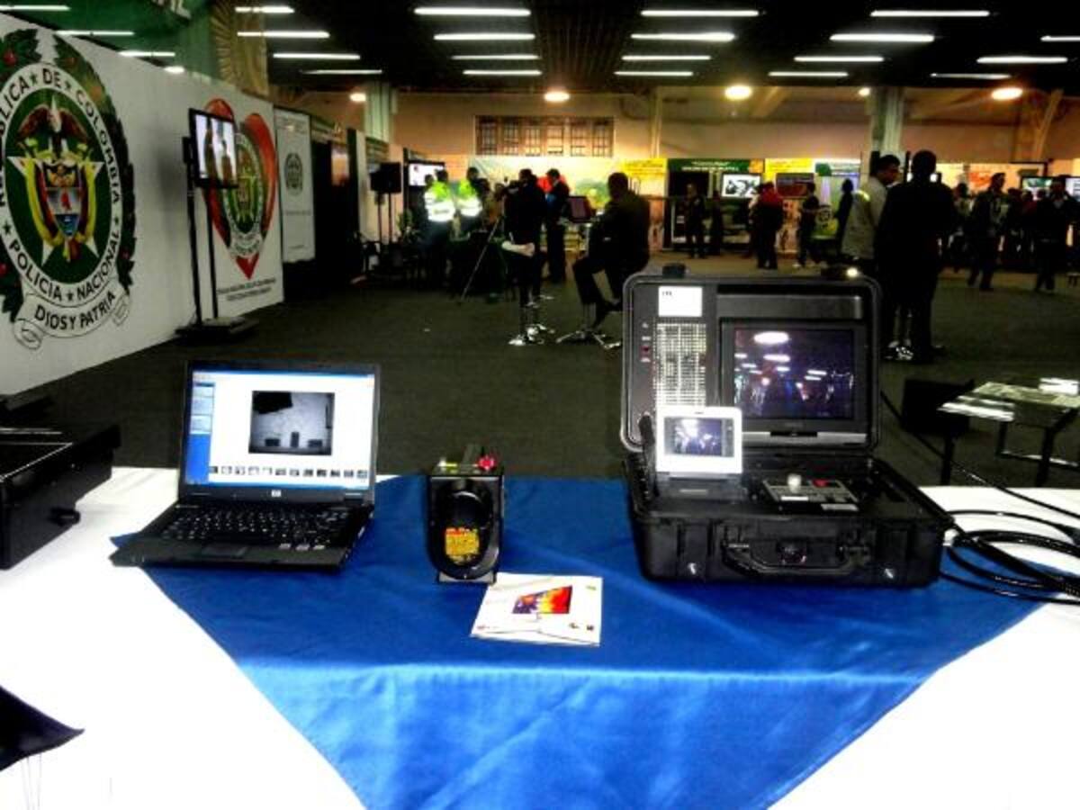 Stand de exhibición de la Policía.
