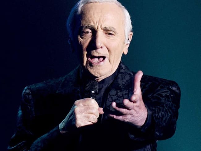 Cantante y compositor francés Charles Aznavour durante una actuación en la sala de conciertos de Heineken, en Amsterdam