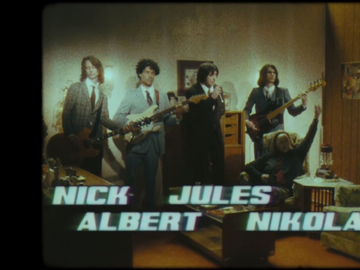 ¡Mucho rock! The Strokes estrenó Bad Decisions