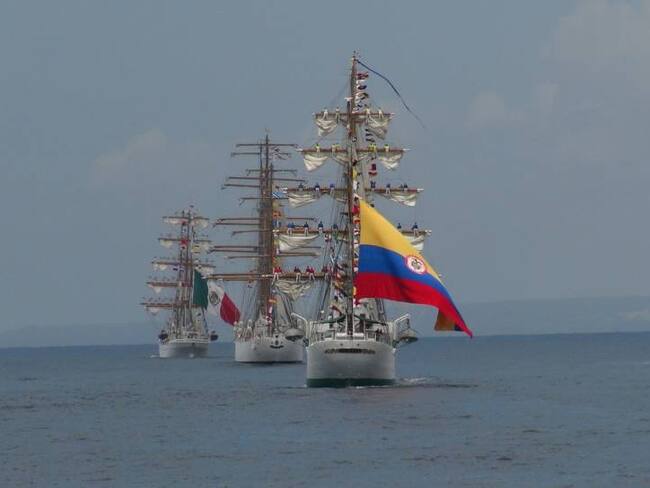 Cartagena se viste del azul de la bandera