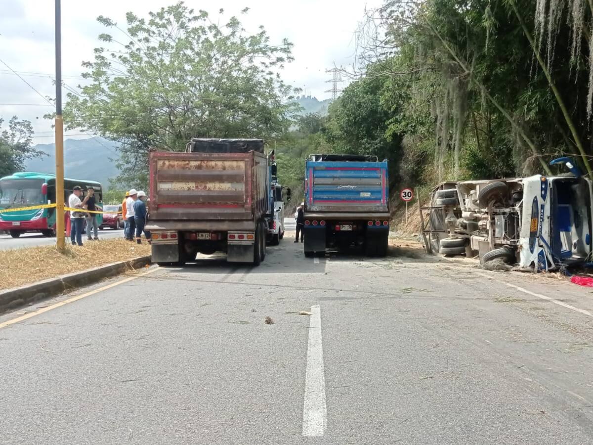 12 heridos tras choque de volqueta en la vía Lebrija - Girón