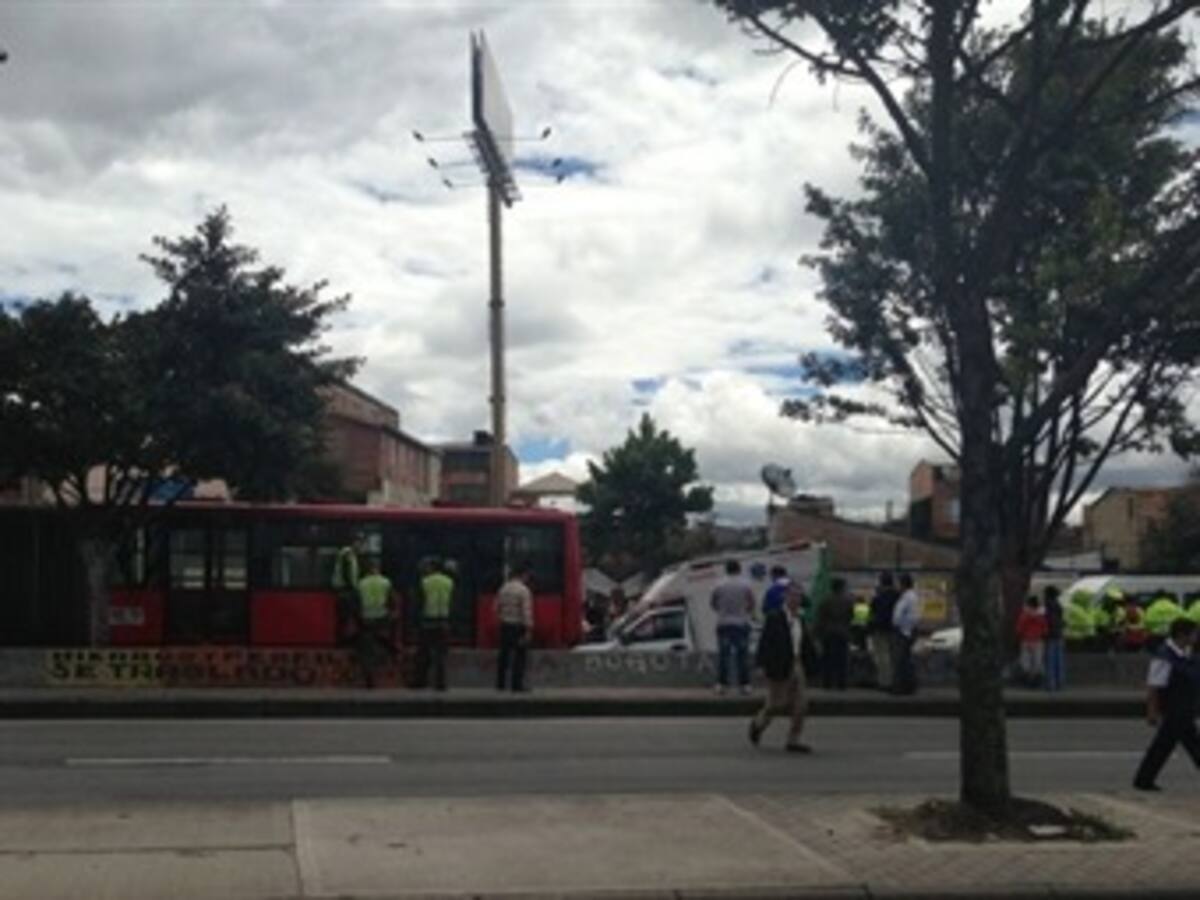 Choque entre articulado de TransMilenio y ambulancia deja dos heridos