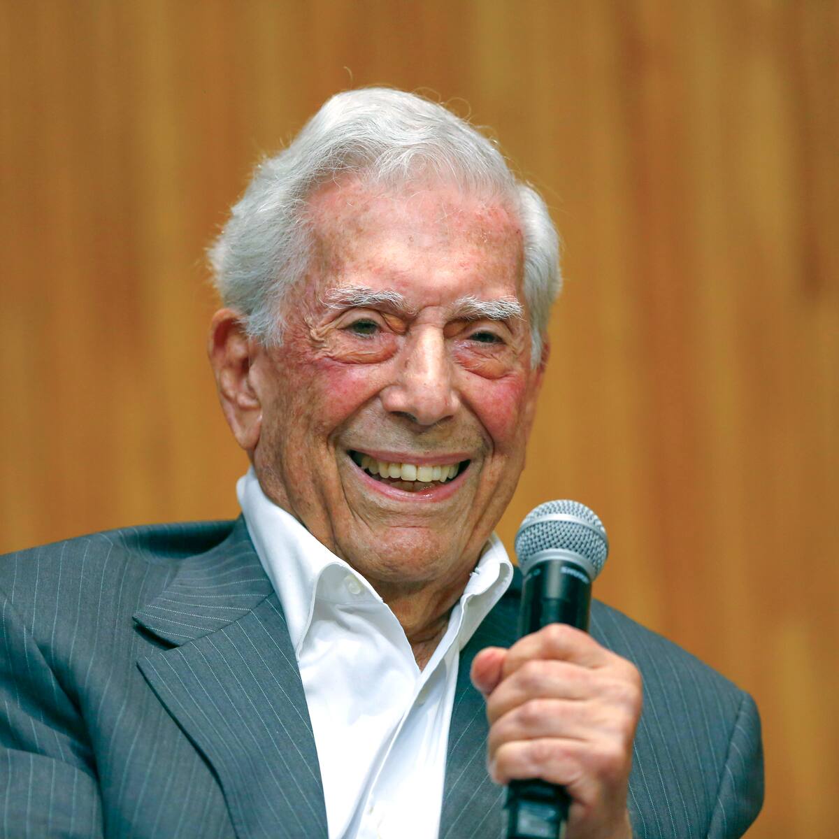 Falleció Mario Vargas Llosa a sus 89 años: uno de los escritores más importantes de la literatura