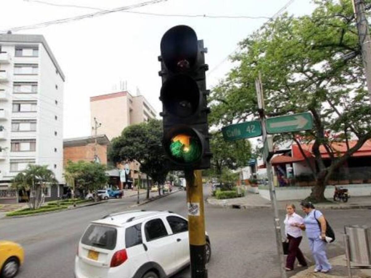 ¿En qué porcentaje de semáforos termina Cali el 2021?