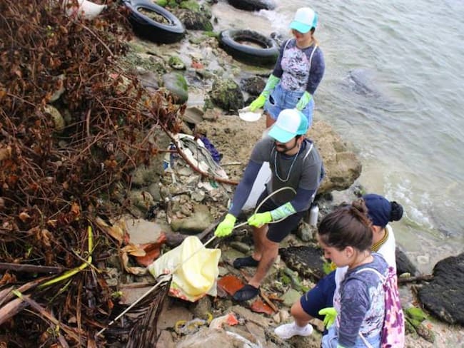 Selina y Back Nature realizan jornada de limpieza en playas de Tierrabomba