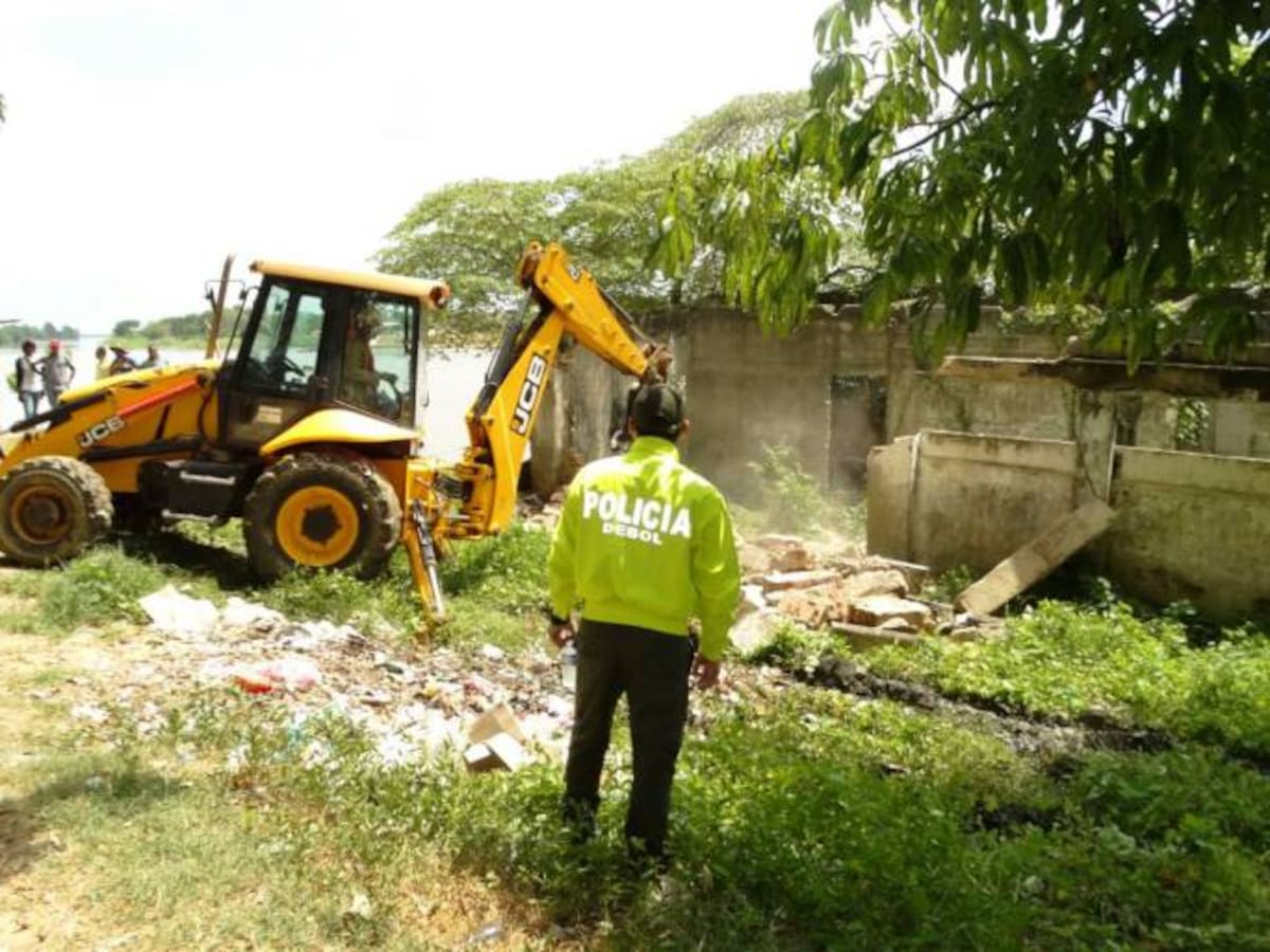 Derriban inmueble que era utilizado para consumo y expendio de estupefacientes en Bolívar