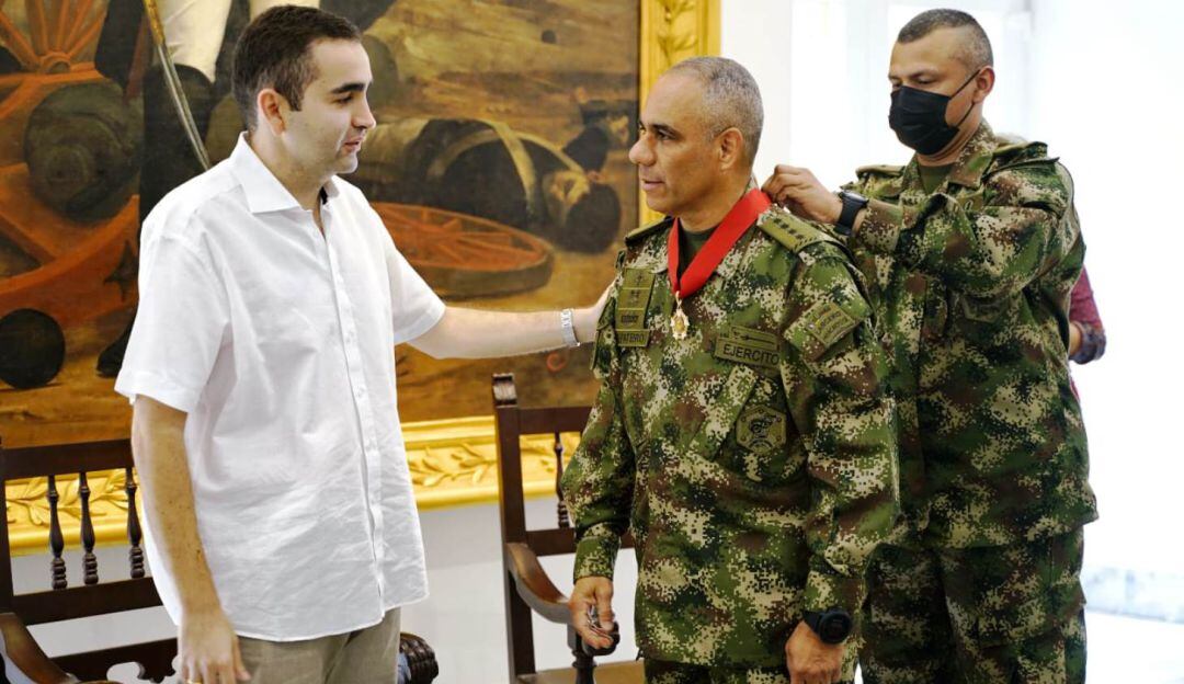 Por la seguridad del departamento fue exaltado su trabajo