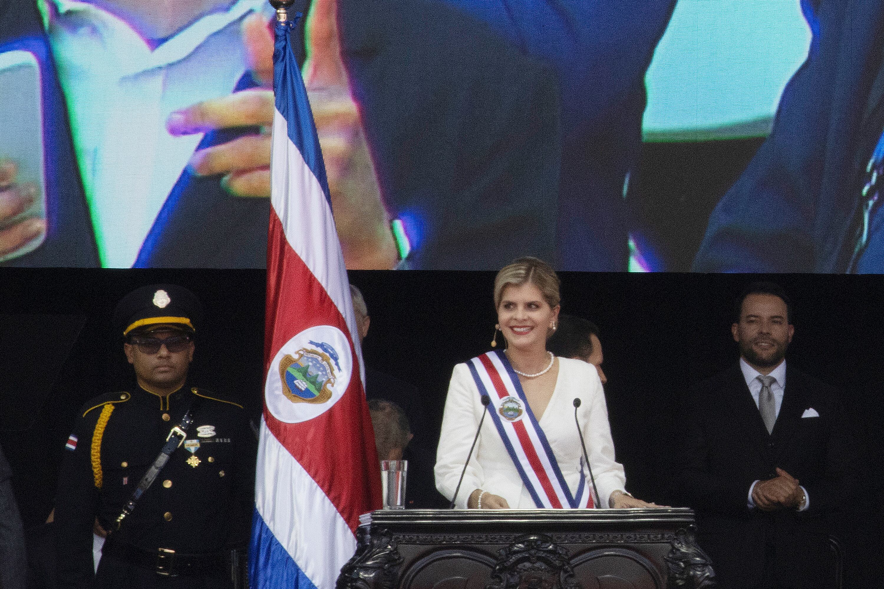 La nueva presidenta de Costa Rica, Laura Fernández, durante su discurso de toma de poder. 
(Foto:   Arnoldo Robert/Getty Images)