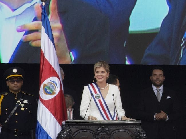 La nueva presidenta de Costa Rica, Laura Fernández, durante su discurso de toma de poder.
(Foto: Arnoldo Robert/Getty Images)