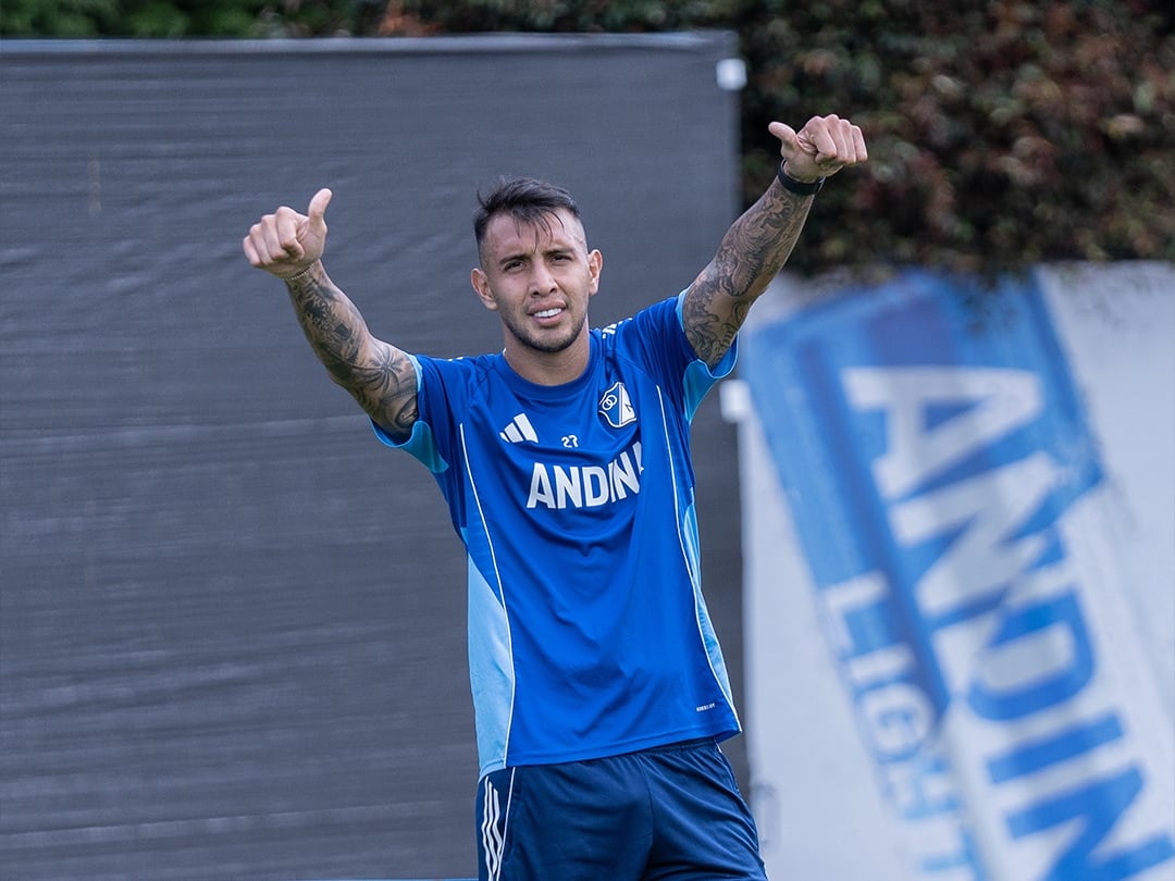 Rodrigo Contreras en su regreso a los entrenamientos con Millonarios / X: Millosfcoficial.