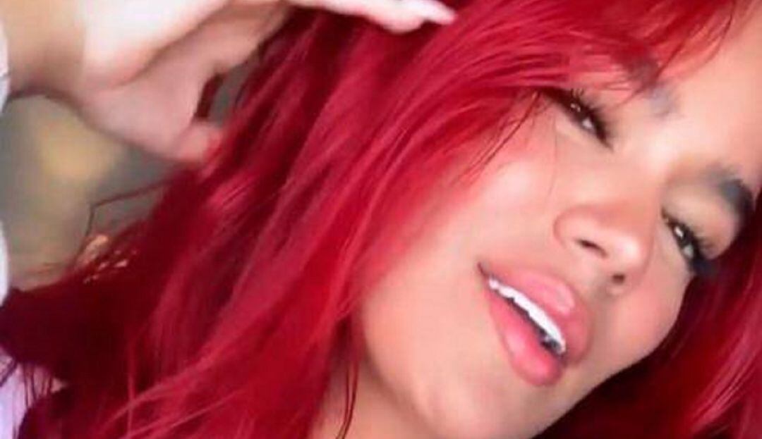 Karol G sorprende con un nuevo look y le dice adiós al pelo azul