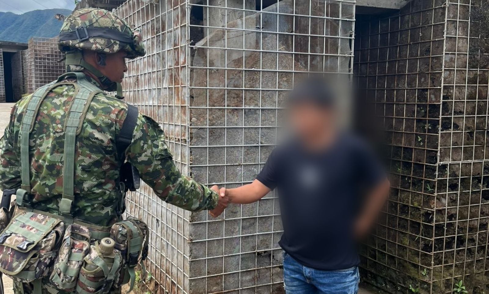 Los implicados llegaron desde veredas remotas hasta el municipio de Argelia. Crédito: Fuerza Aeroespacial Colombiana.