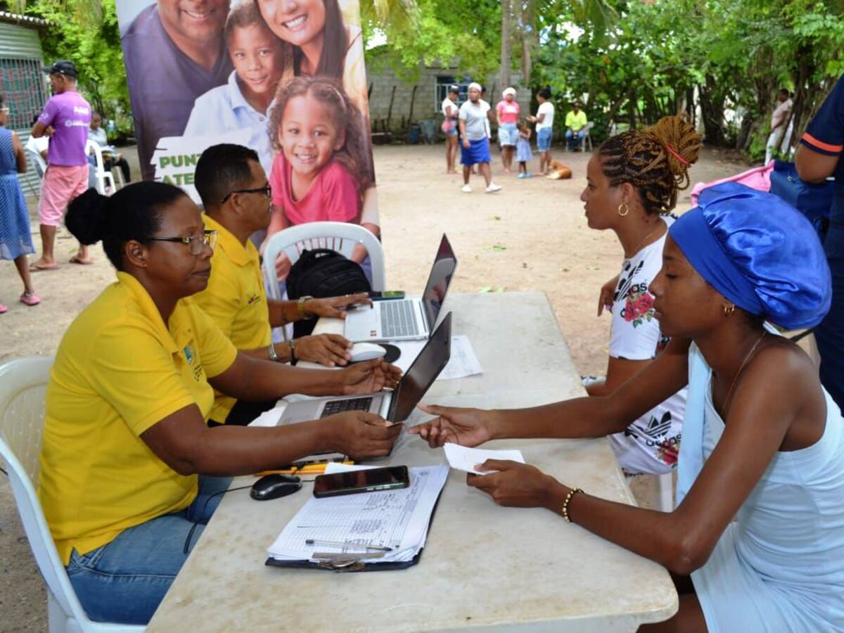Distrito y Armada Nacional se tomaron la población de Punta Arena
