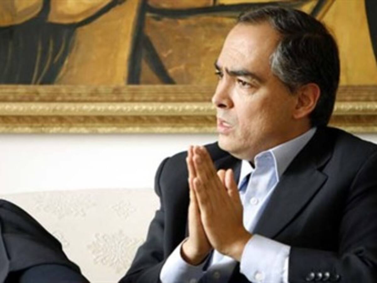 Gobierno advierte que no habrá reconocimiento de beligerancia para la guerrilla