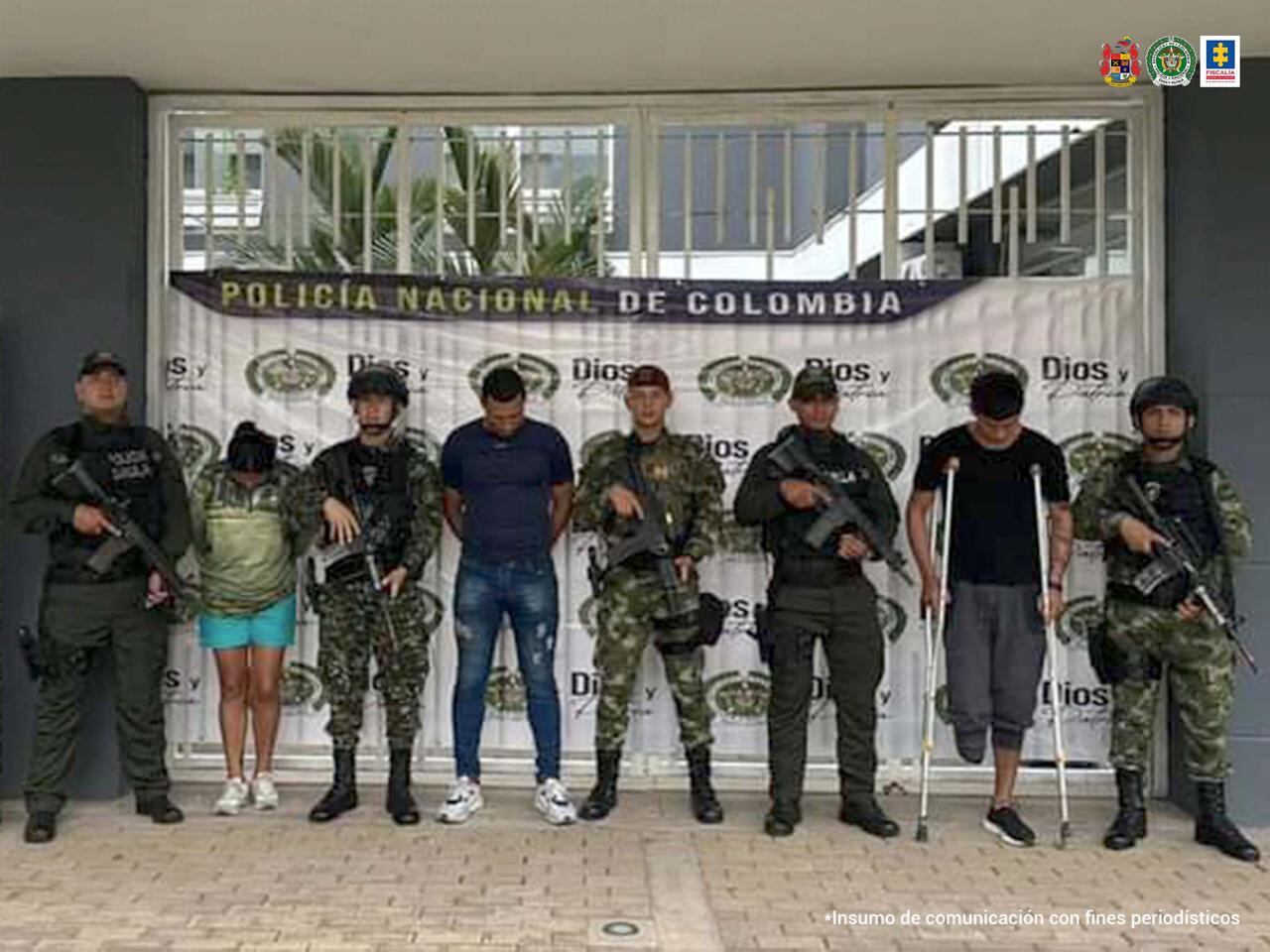 Un fiscal de la Dirección Especializada contra las Organizaciones Criminales les atribuyó los delitos de tráfico de armas de uso restringido, concierto para delinquir y uso privativo de explosivos.