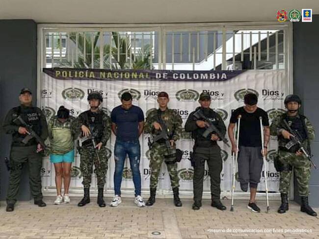 Un fiscal de la Dirección Especializada contra las Organizaciones Criminales les atribuyó los delitos de tráfico de armas de uso restringido, concierto para delinquir y uso privativo de explosivos.