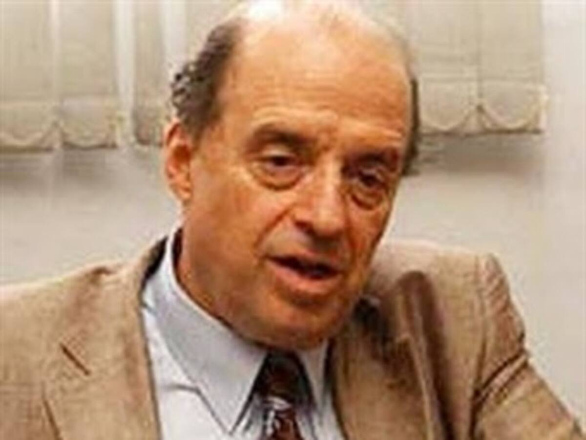 Alvaro Leyva se inscribió como quinto precandidato conservador