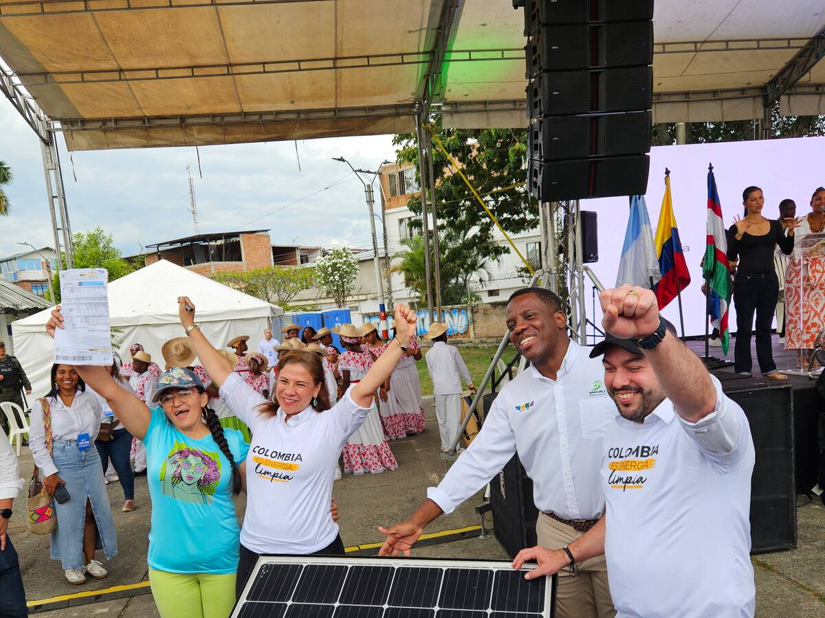 Cali reduce hasta 60 % la factura de luz en 1.860 hogares con paneles solares