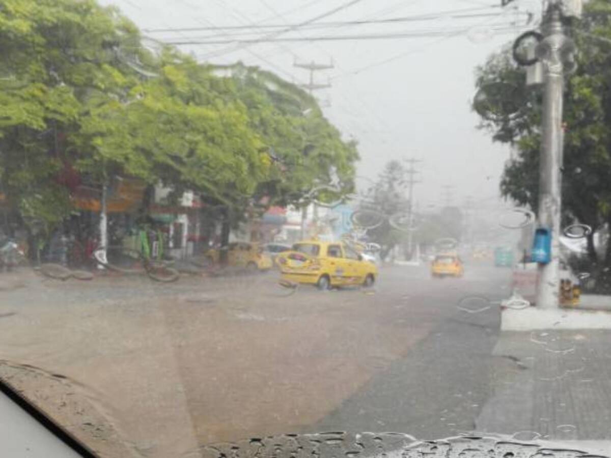 Vehículos arrastrados deja primer aguacero en Barranquilla