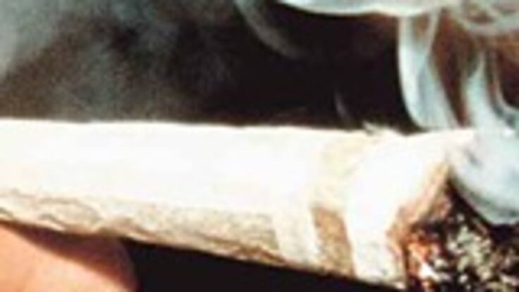 ¿Se debe penalizar o no la dosis personal? Opinan Héctor Abad Faciolince y Daniel Samper Pizano