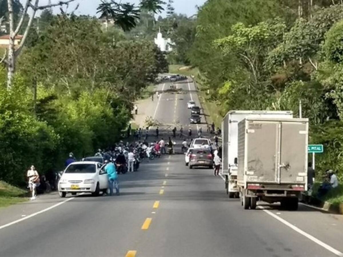 Ministros no pudieron retomar diálogos con indígenas por bloqueos en Cauca