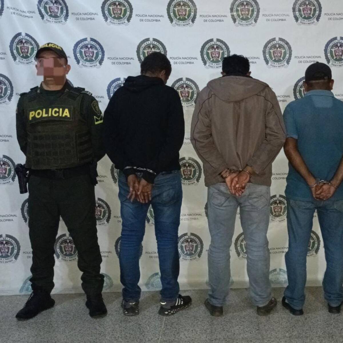 Tres hombres que transportaban 11 migrantes irregulares fueron capturados en Antioquia