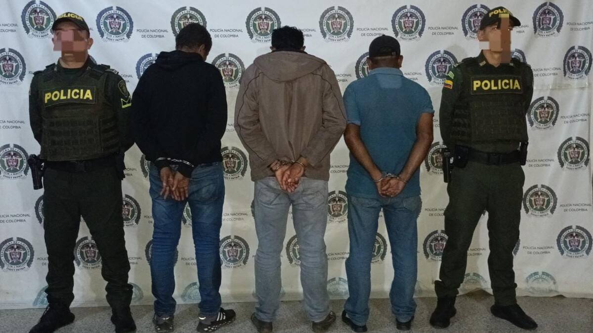 Tres hombres que transportaban 11 migrantes irregulares fueron capturados en Antioquia