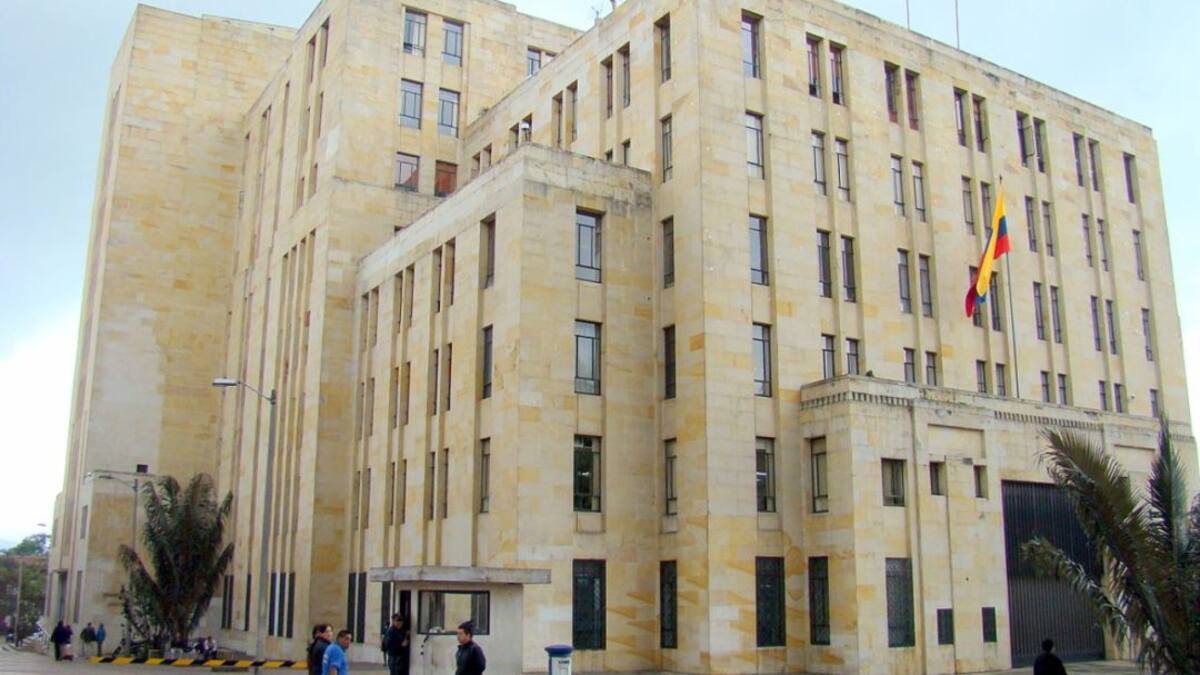 Gobierno trabaja en un decreto de yerros para superar error en el presupuesto de 2024
