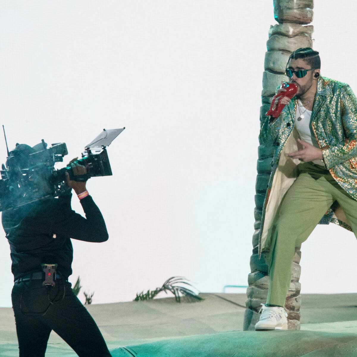 Bad Bunny rompe récords con su residencia: 31 conciertos, invitados de lujo gran impacto económico.