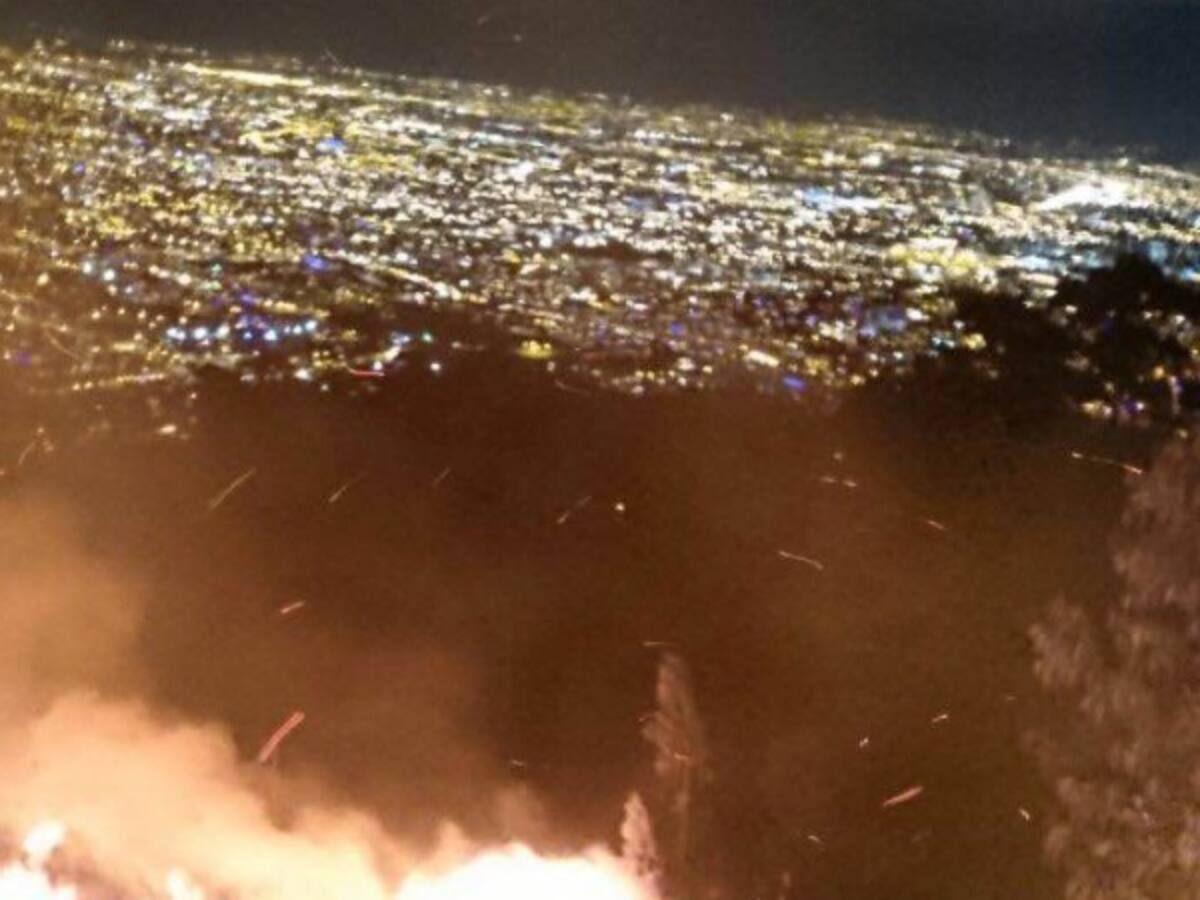 Incendio forestal consume parte de los cerros de Bogotá