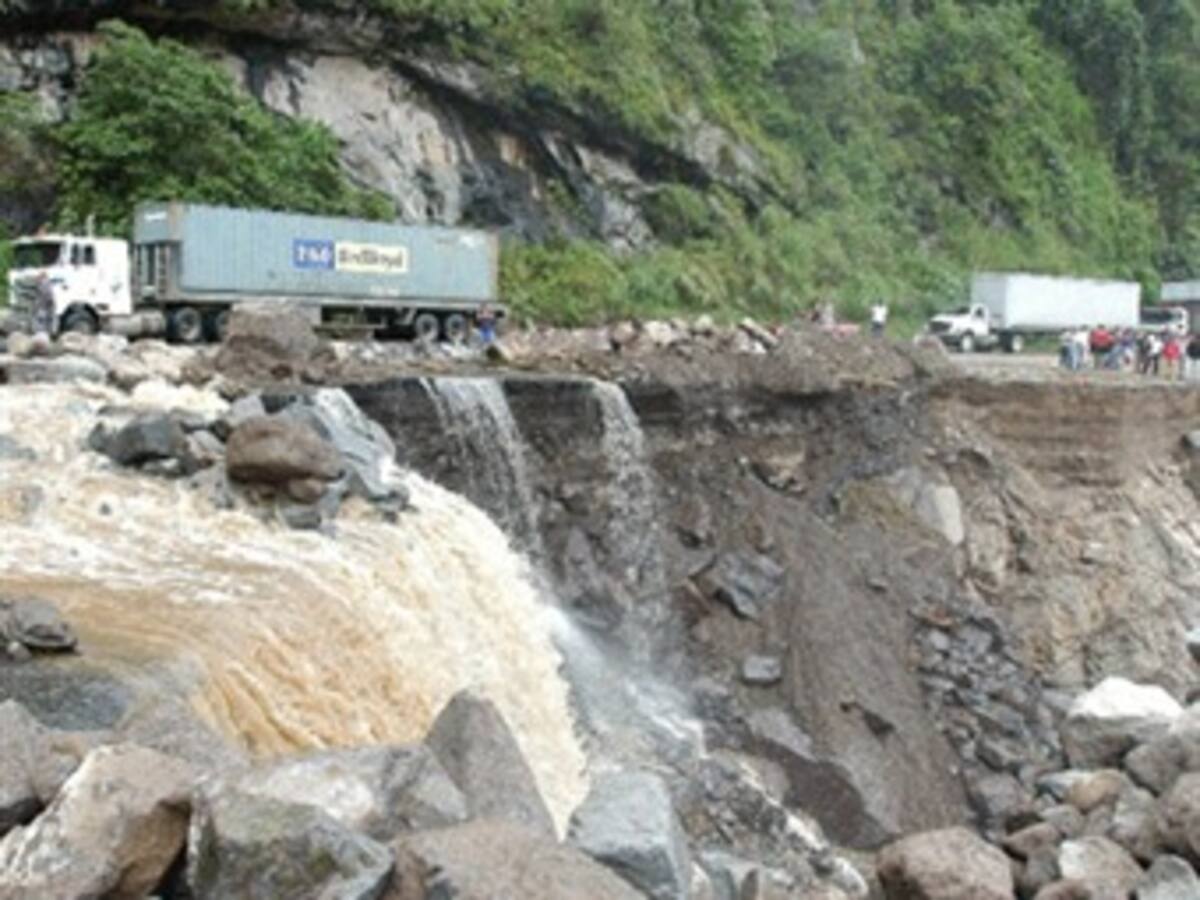 Al menos tres muertos y cinco desaparecidos por derrumbes en Colombia