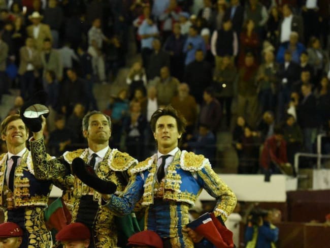 ‘El Juli’, Roca Rey y Bolívar salieron en hombros de la Santamaría