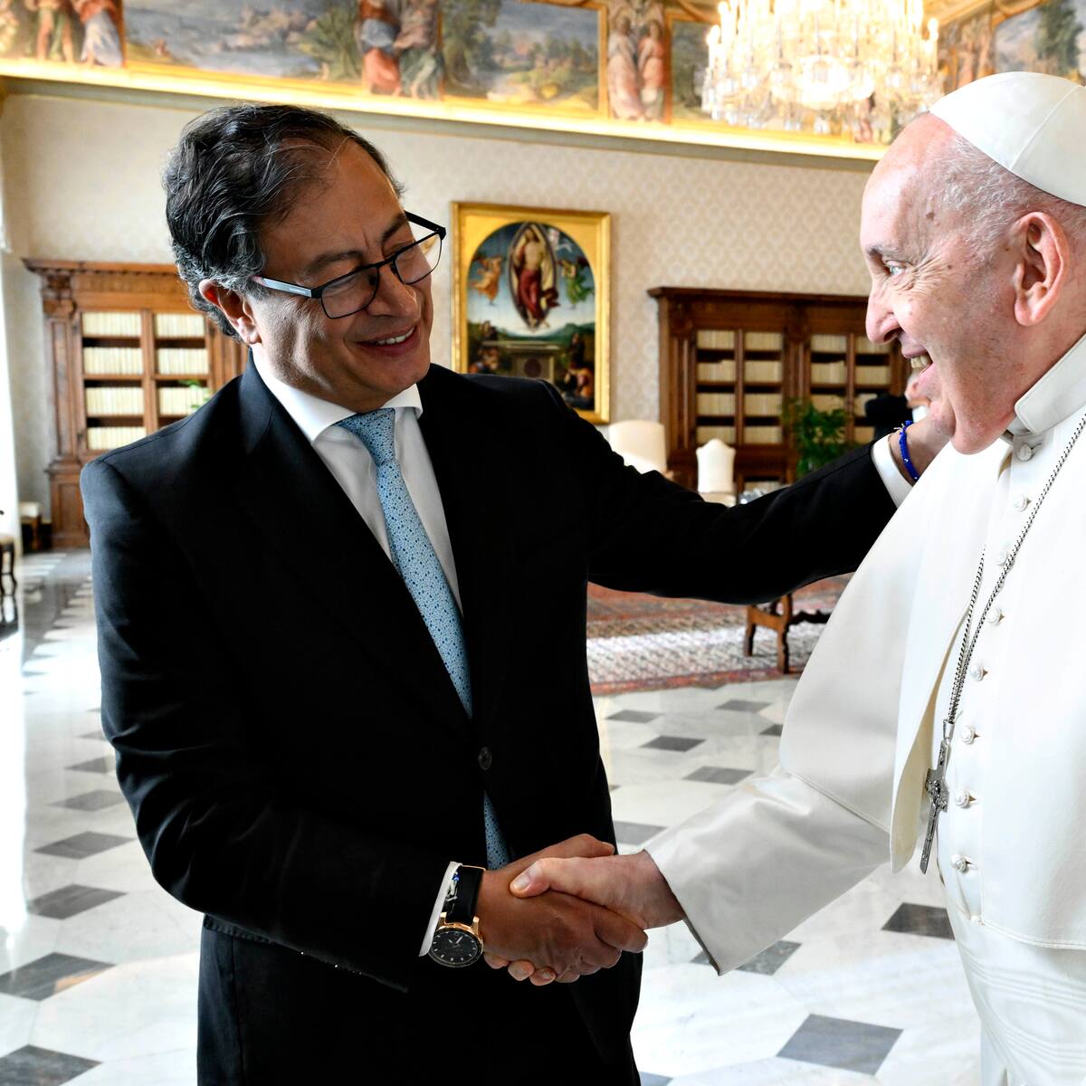 Petro propone al papa Francisco una ronda de negociaciones con el ELN en el Vaticano