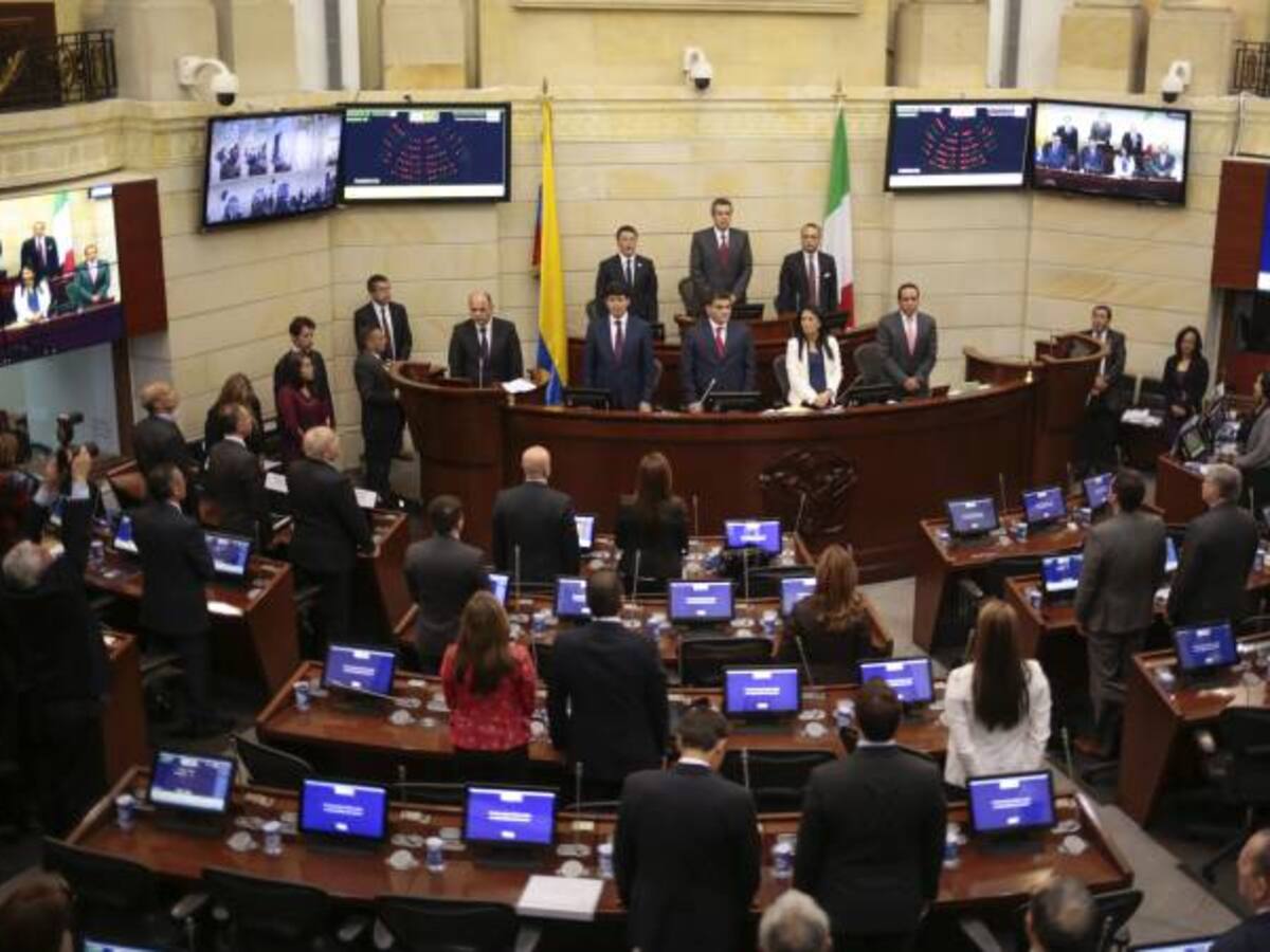 Hubo acuerdo de todos los partidos para aplazar plenaria por partido de Colombia