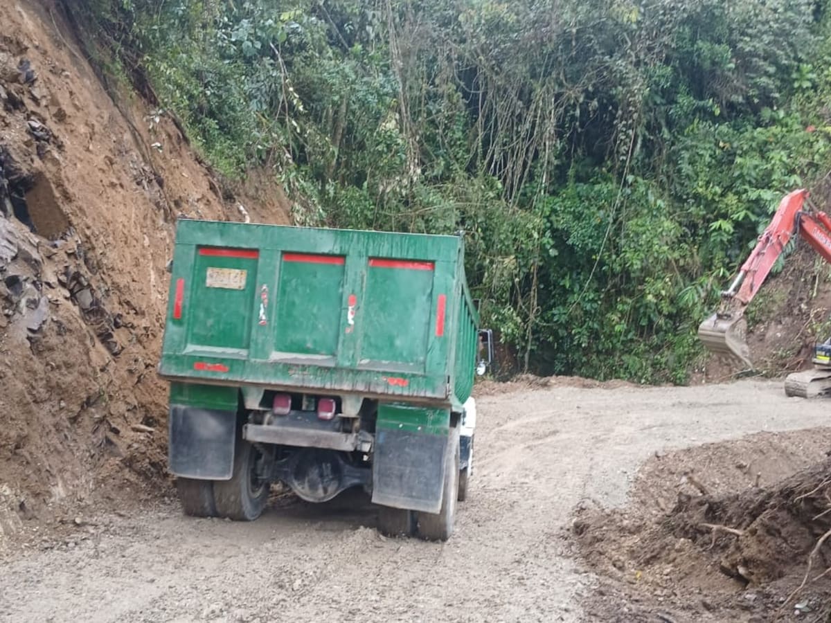 Se abre una vía alterna peatonal en corregimientos afectados por derrumbes de Pácora, Caldas