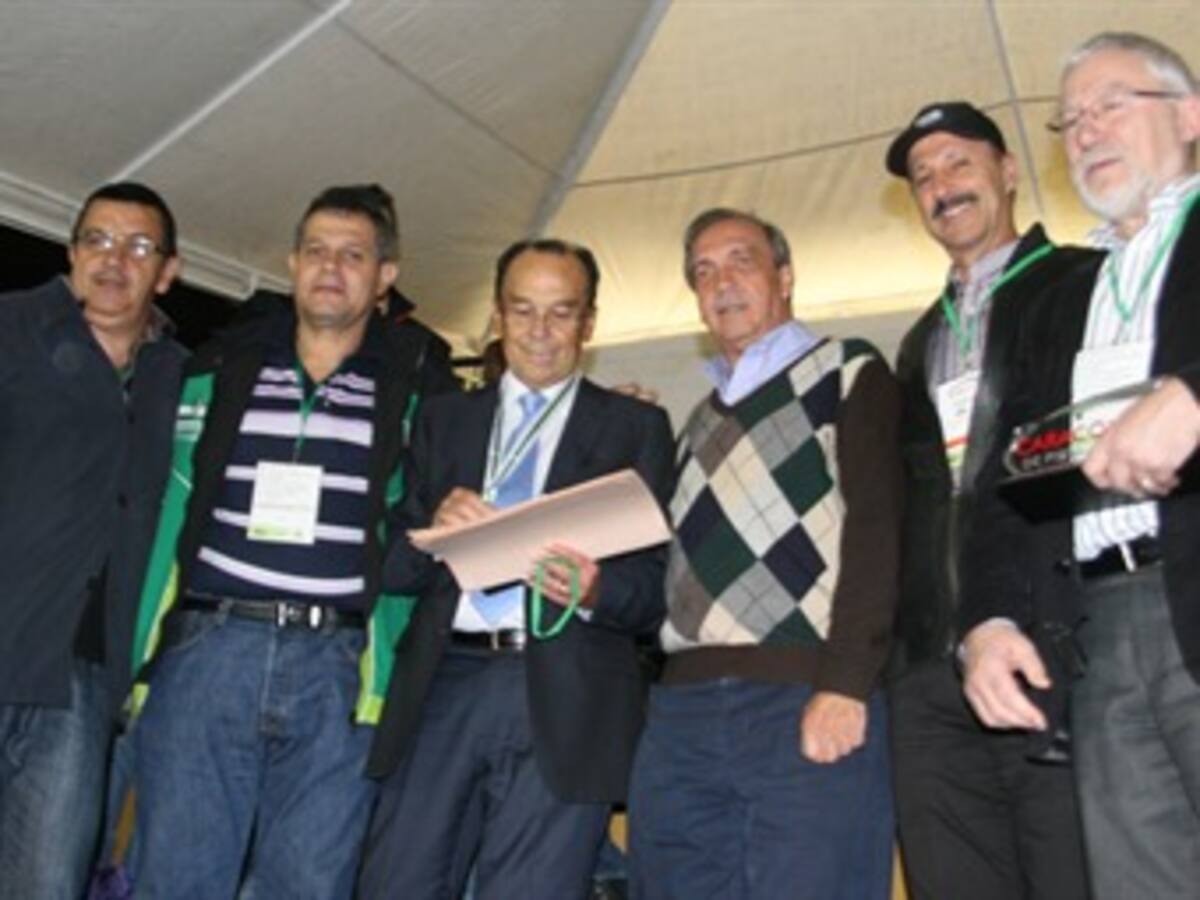 El Doctor Hernán Peláez fue homenajeado en el marco del Gran Caracol de Pista