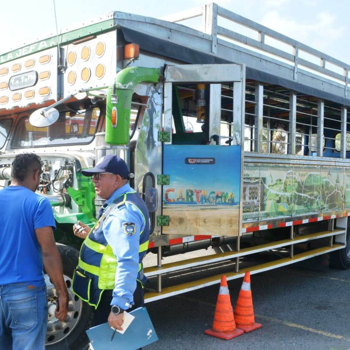 Nueve “chivas” en Cartagena fueron rechazadas al no cumplir con las condiciones para su operación