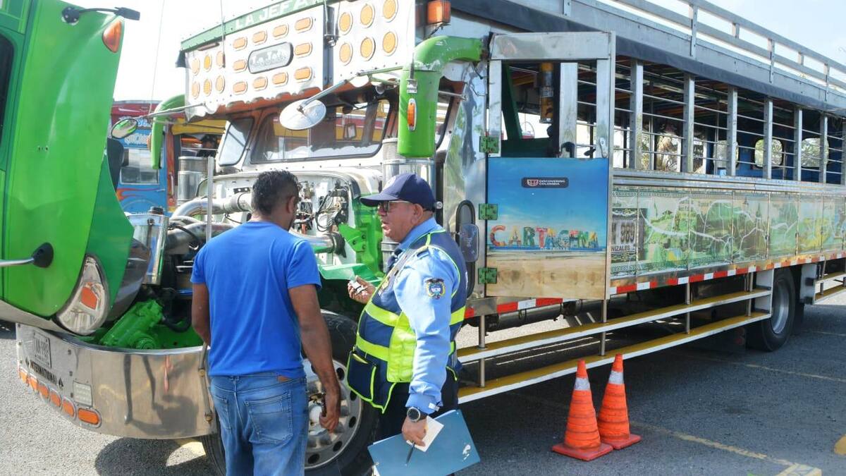 Nueve “chivas” en Cartagena fueron rechazadas al no cumplir con las condiciones para su operación