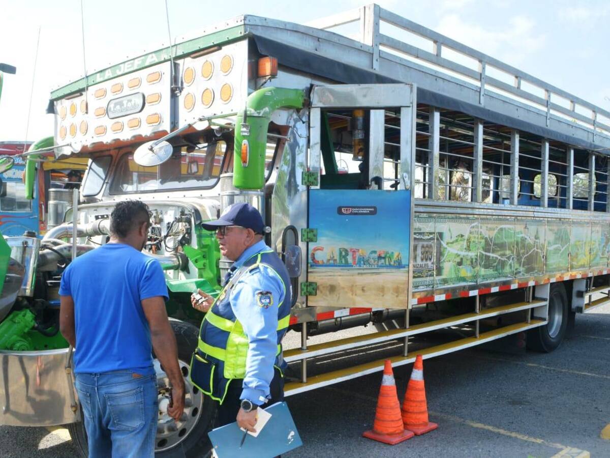 Nueve “chivas” en Cartagena fueron rechazadas al no cumplir con las condiciones para su operación