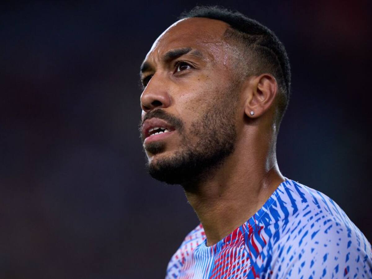 Aubameyang fue golpeado con una escopeta y tiene la mandíbula rota