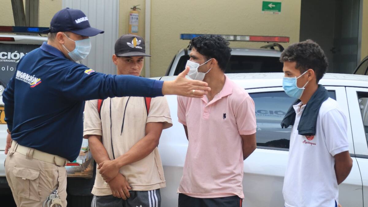 Expulsan a 6 venezolanos de Bucaramanga