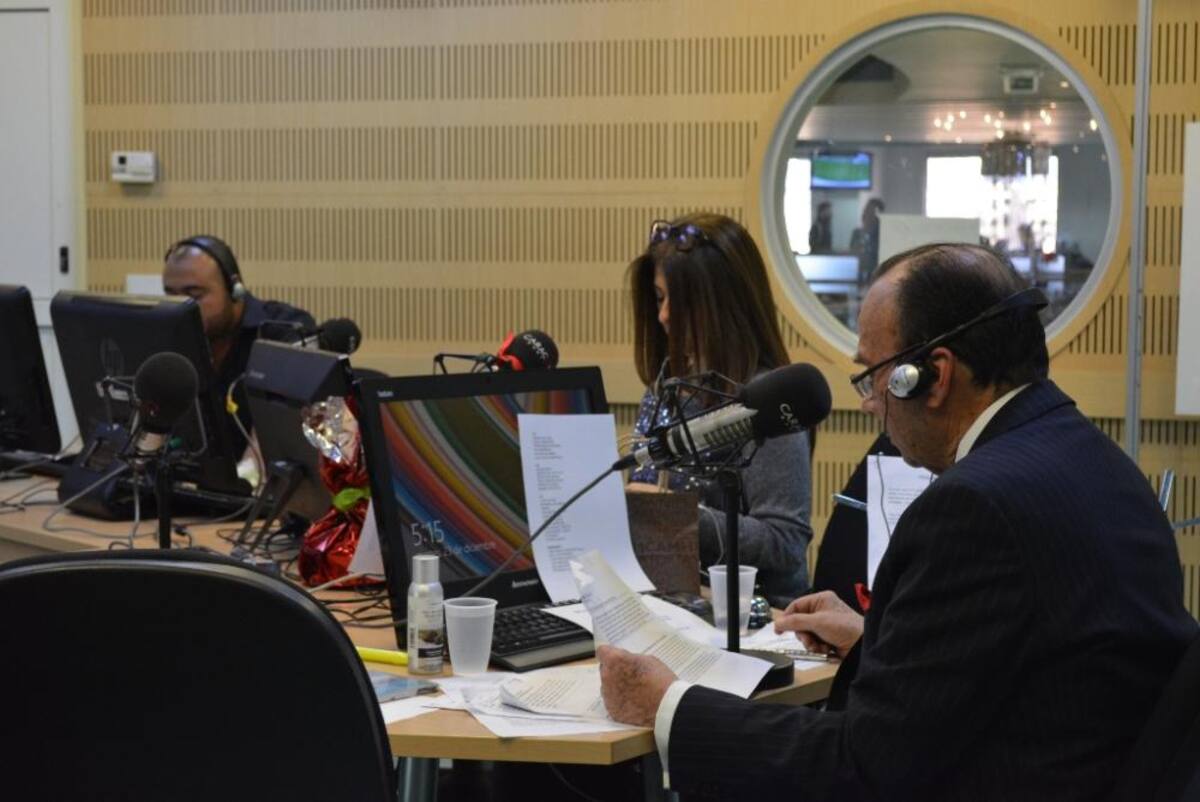 Tras dos décadas de estar inundando de humor a los colombianos, el admirado periodista se retira de La Luciérnaga, vea como desarrolla su último programa.