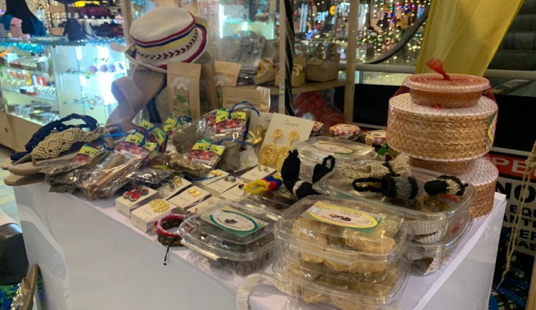 Artesanos de Bolívar, Atlántico y Magdalena exponen sus productos en el centro comercial Mall Plaza El Castillo.